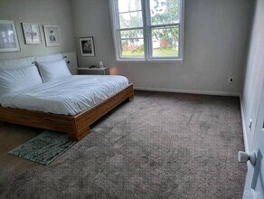 Building Photo - 2.0 bedroom in Richmond Indiana 47374
