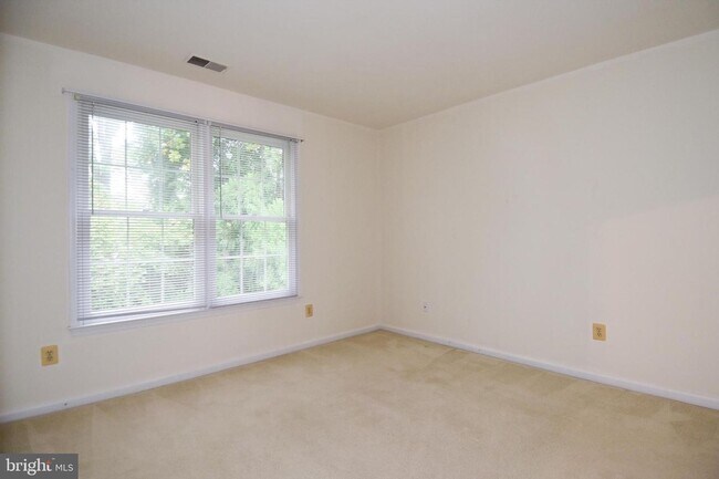 Building Photo - Elegant Brick Colonial on Quiet Cul-de-Sac...