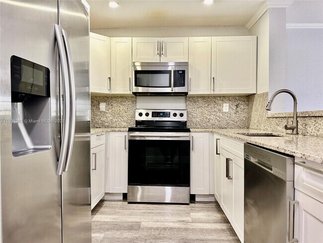 Building Photo - 15430 SW 82nd Ln