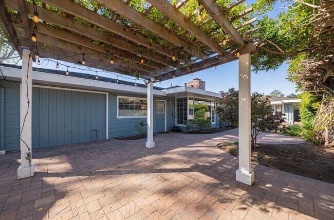 Building Photo - 509 Manor Dr