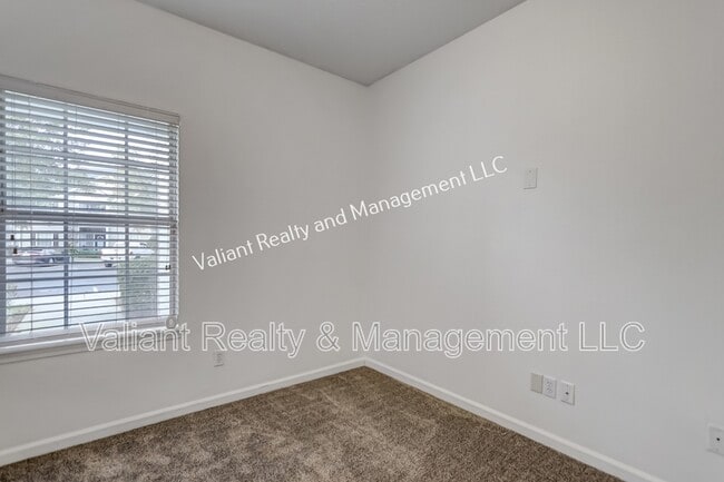 Building Photo - 575 Oakleaf Plantation Pkwy