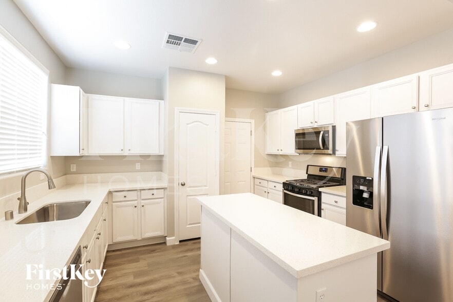 Building Photo - 8794 Timberleaf Ct