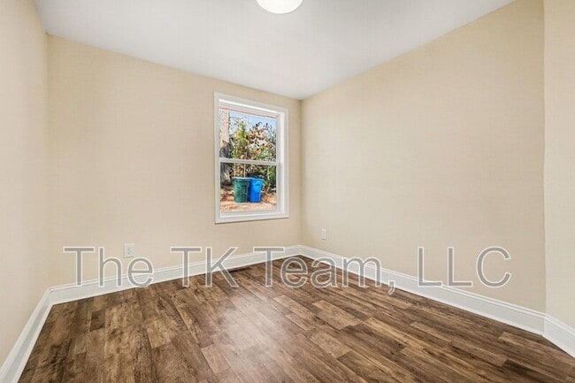 Building Photo - 416 Richardson St