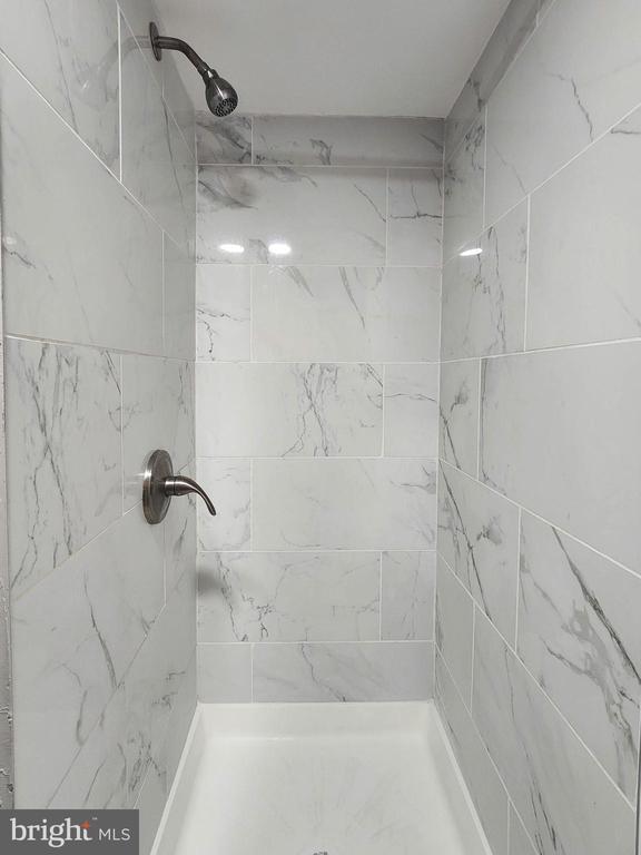 Building Photo - 8431 Willow Oak Rd