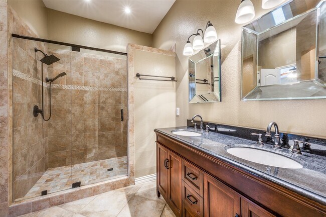 Building Photo - 1918 Caddo St