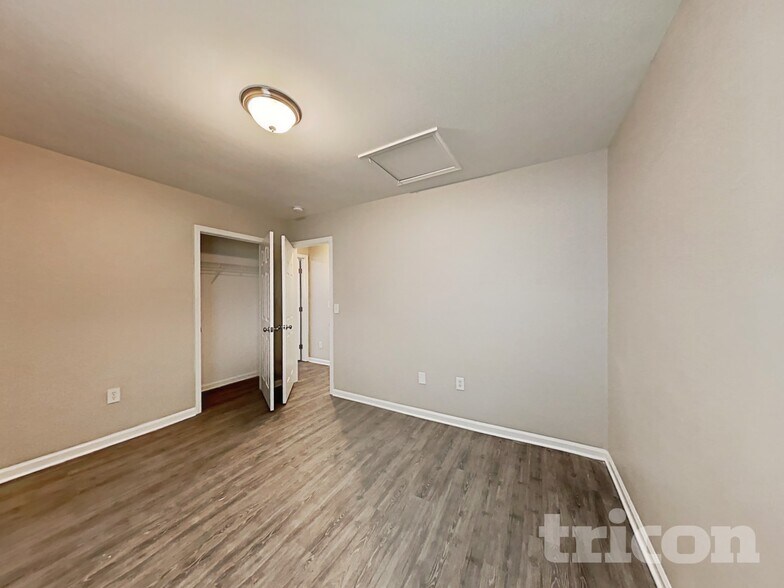 Building Photo - 5213 Hildreth Court