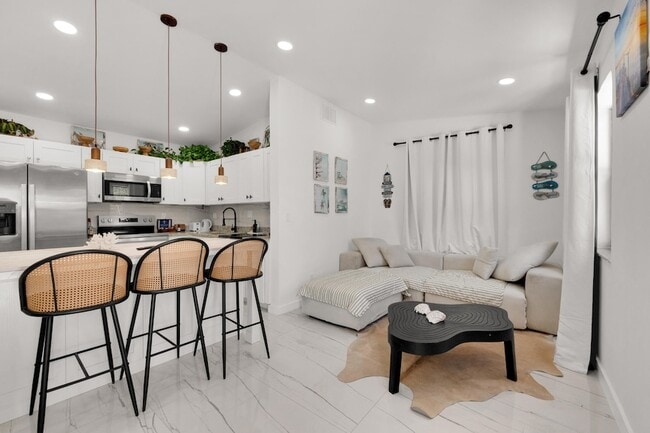 Building Photo - 1433 NE 53rd Ct