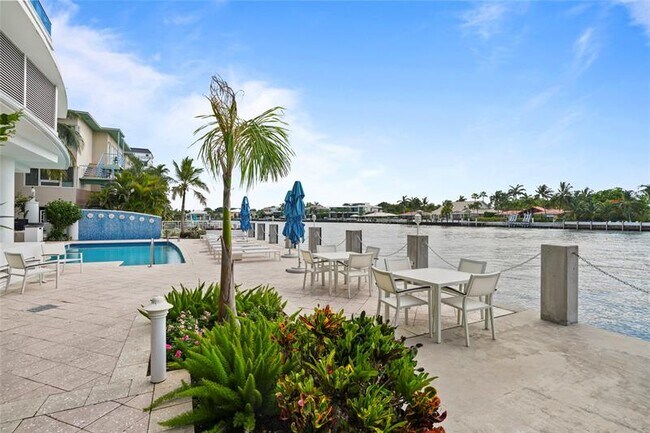 Building Photo - 715 Bayshore Dr