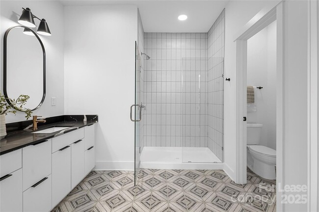 Building Photo - 411 Charles Ave