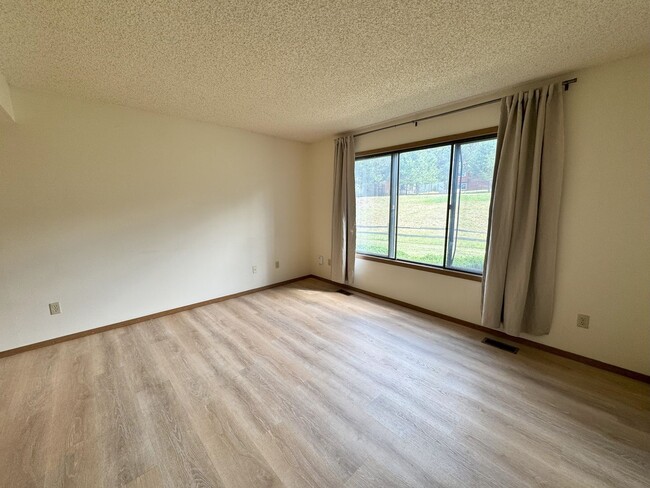 Building Photo - 640 Coraline Ave