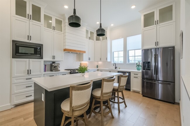 Building Photo - 2017 Lou Ellen Ln