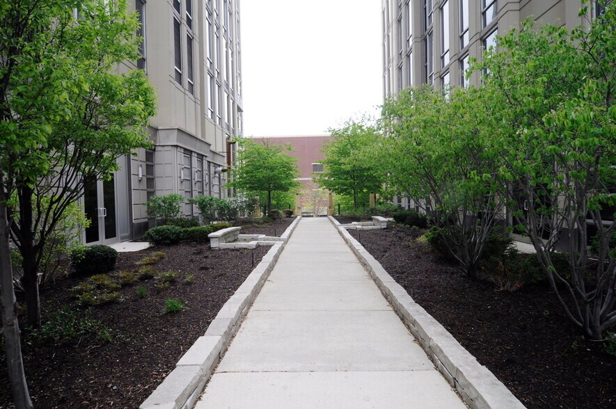 Building Photo - 700 N Larrabee St