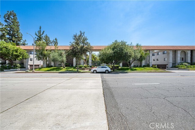 Building Photo - 2450 E Del Mar Blvd