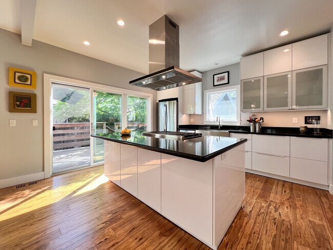 Building Photo - Fully Furnished Modern Home in the Desirable Alphabet Streets