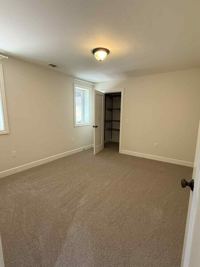 Building Photo - Redwood City Hillside Retreat – 4BR, 3BA w...