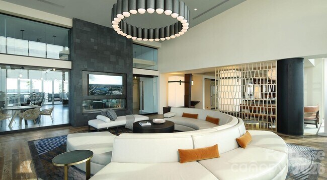 Building Photo - 525 S Church St