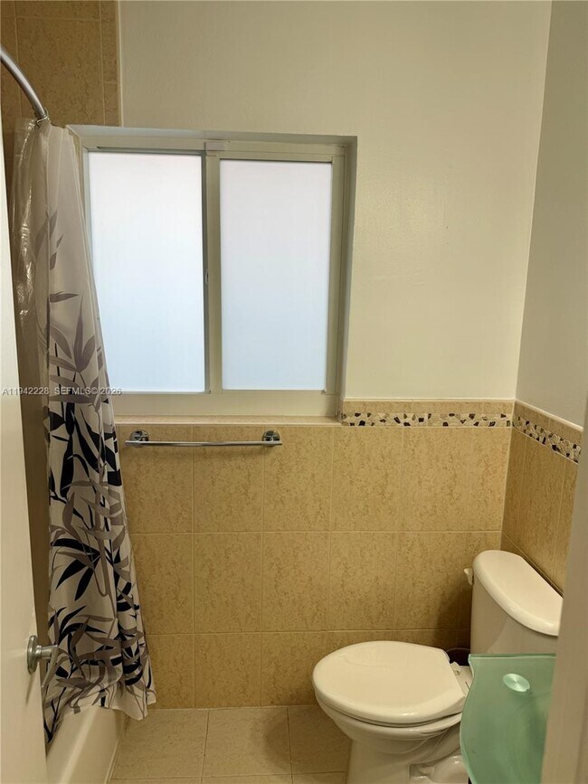 Building Photo - 814 Capri St