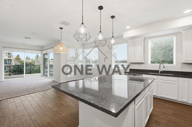 Building Photo - 1250 Abbey Ln