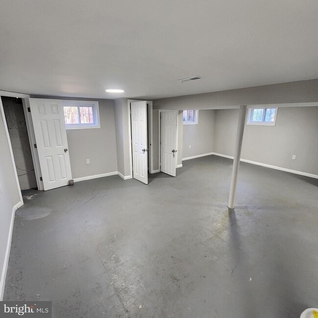 Building Photo - 6512 Hansford St