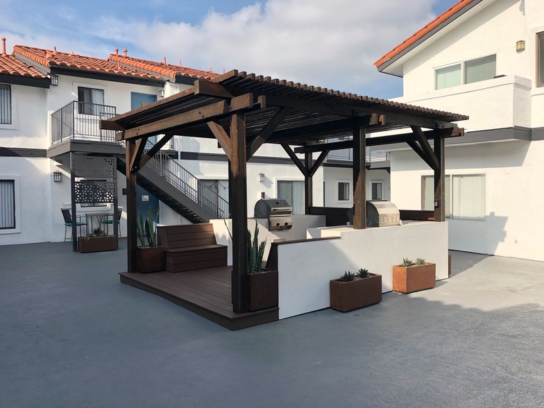 Calabria Apartments 2230 W Lincoln Ave Anaheim CA 92801 Apartment