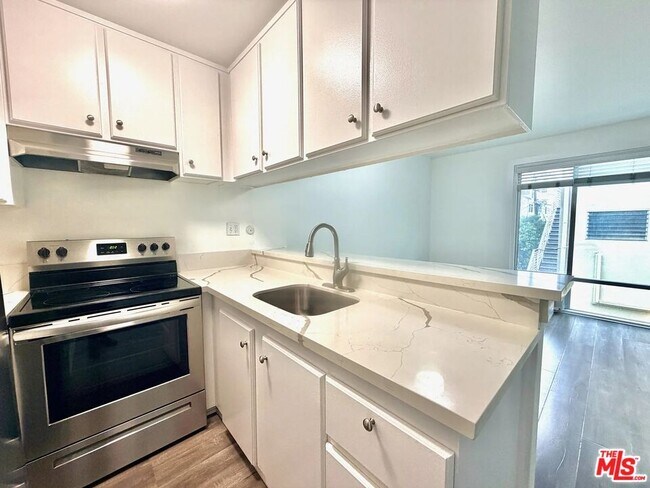 Building Photo - 5805 W 8th St