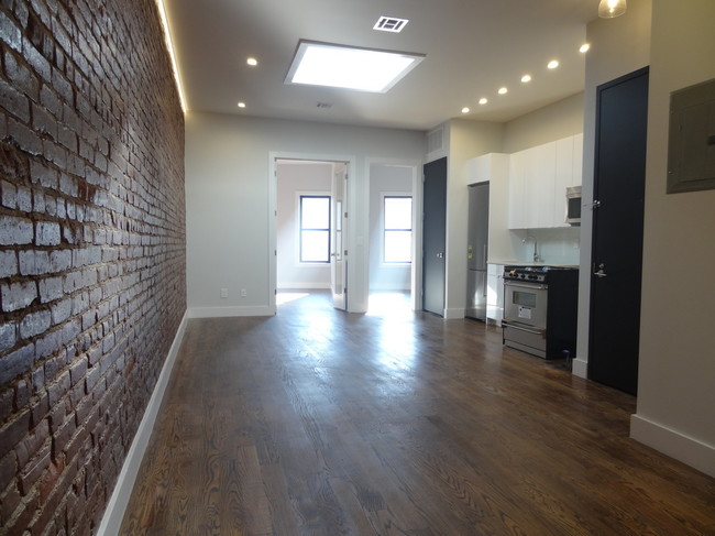 Building Photo - 5823 Myrtle Ave