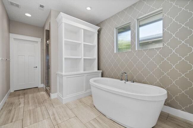 Building Photo - Luxury Living in Harris Ranch | 3 Bed + Office | 3 Bath | 2,713 Sq Ft