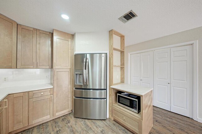 Building Photo - 2317 Friarcreek Loop