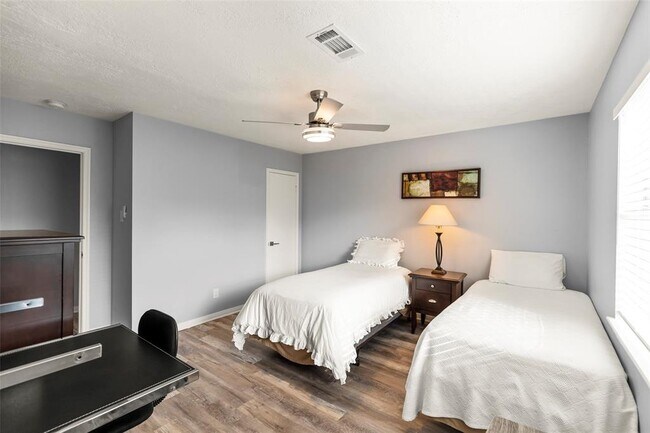Building Photo - 12423 Honeywood Trail