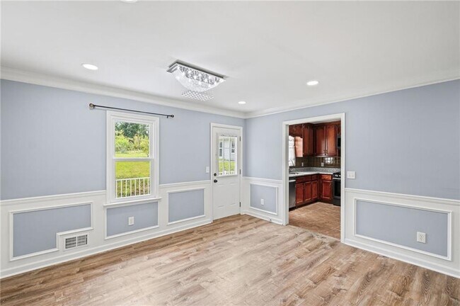 Building Photo - 3535 Stonewall Dr NW