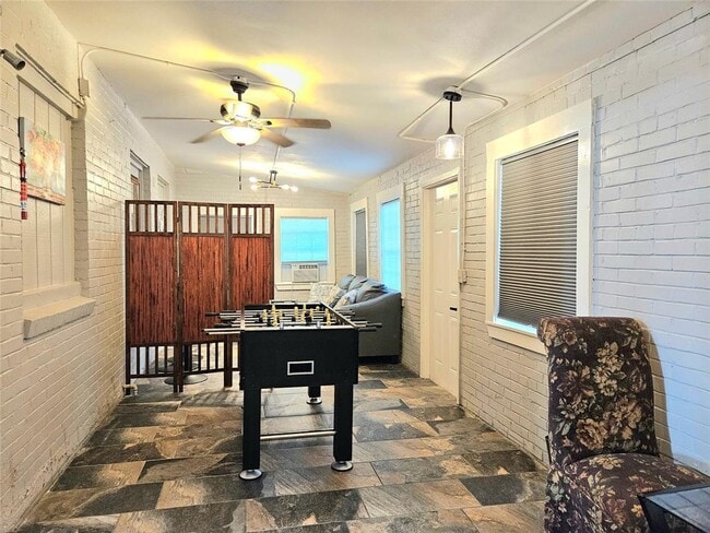 Building Photo - 4514 W Bayshore Dr