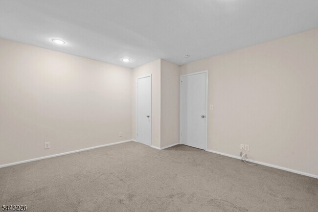 Building Photo - 29 Wayside Pl