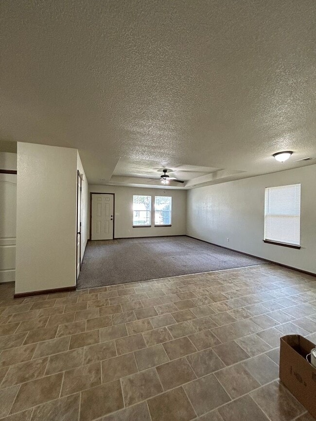 Building Photo - 132 SE Rock Garden Ln