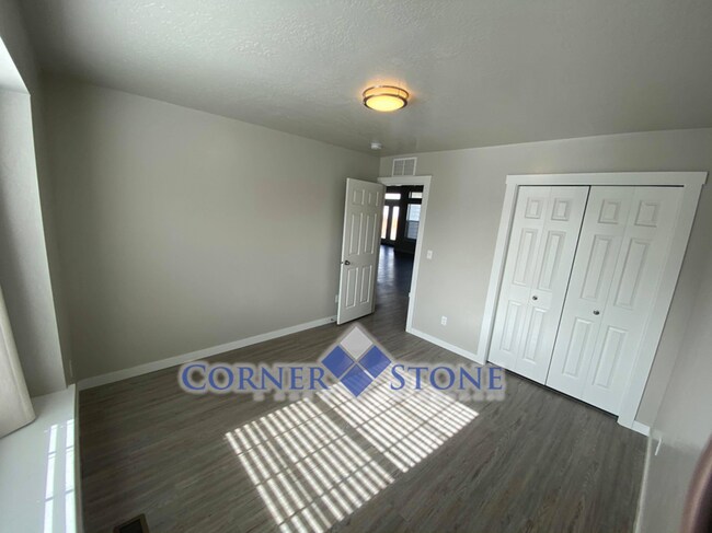 Building Photo - Like New Home in Brookdale Subdivision!