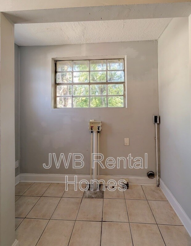 Building Photo - 421 Golfair Blvd