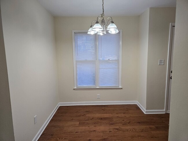 Building Photo - 1225 Oakplace Dr SW