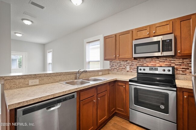 Building Photo - 1945 Redell St