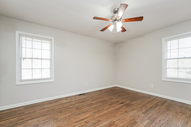 Building Photo - 454 New St