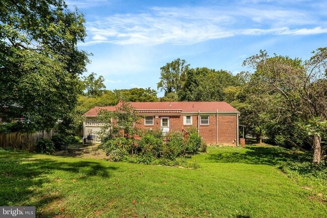 Building Photo - 6903 Fern Ln