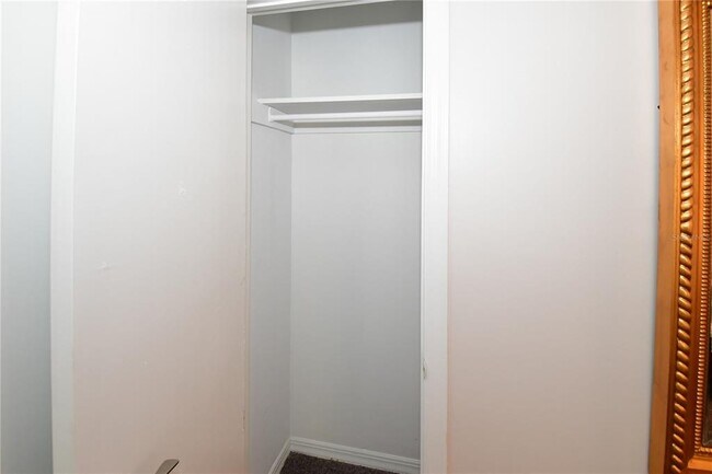 Building Photo - 204 Pompano Dr SE