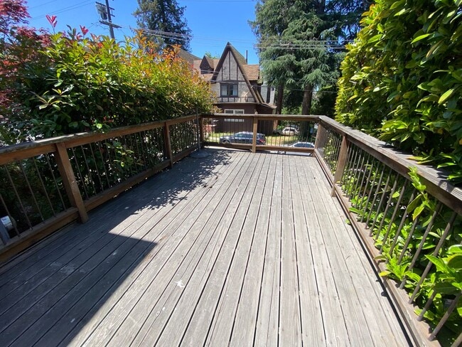Building Photo - Advent - Four Bedroom Home W/ Incredibly L...