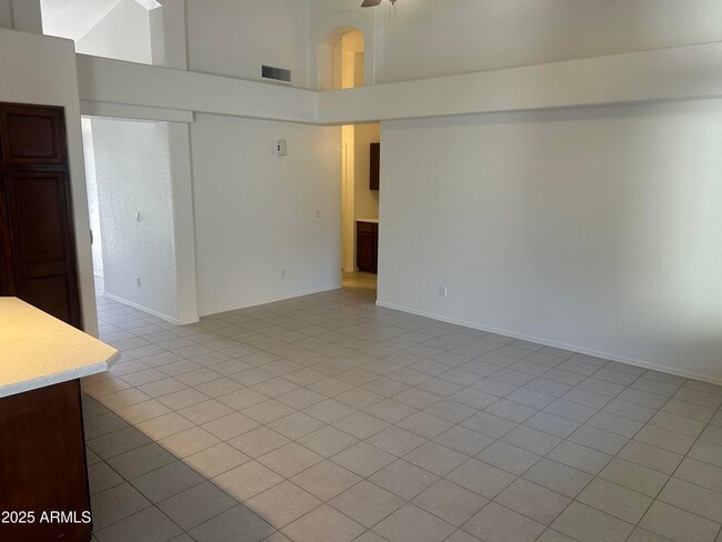 Building Photo - 1322 E Briarwood Terrace