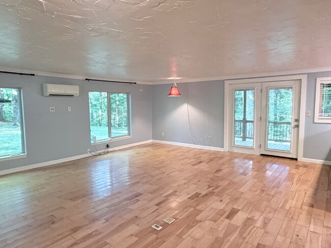 Building Photo - Live Surrounded by Nature | 3 Bedroom Home on 23 Private Acres in Saluda