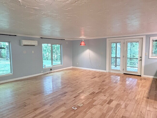 Building Photo - Live Surrounded by Nature | 3 Bedroom Home on 27 Private Acres in Saluda