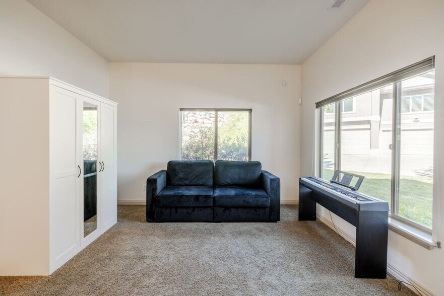 Building Photo - 210 Edgewood Cir