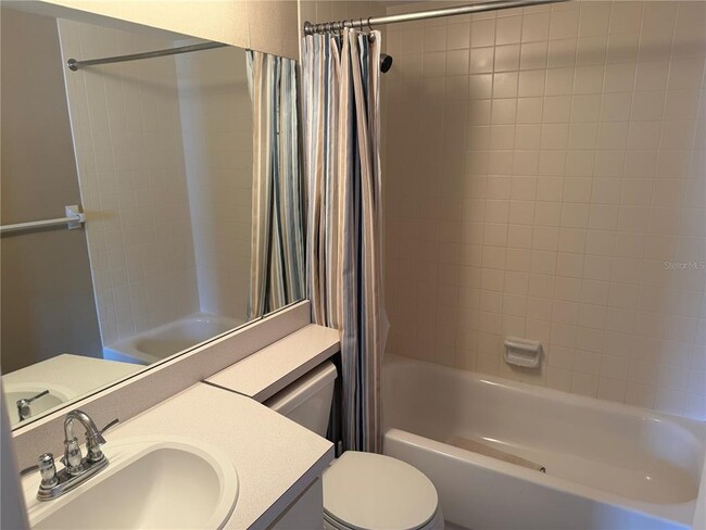 Building Photo - 1400 Tarpon Center Dr