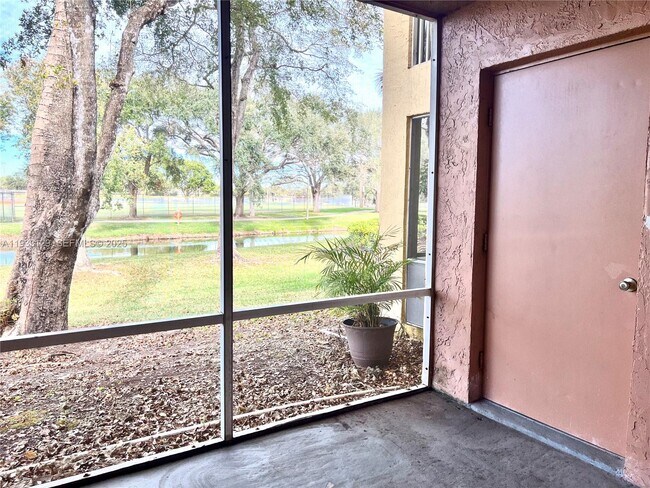 Building Photo - 1133 Coral Club Dr