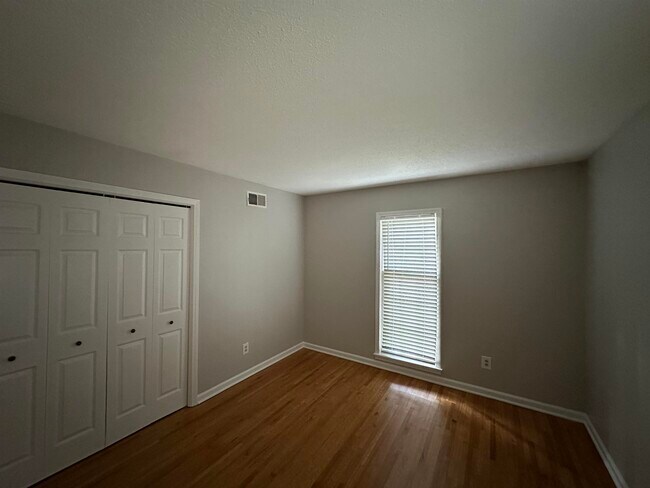 Building Photo - 8009 Farmington Blvd