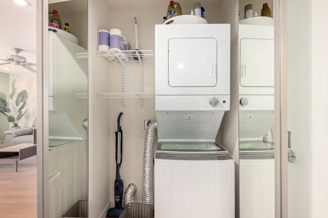 Building Photo - 1850 E Maryland Ave