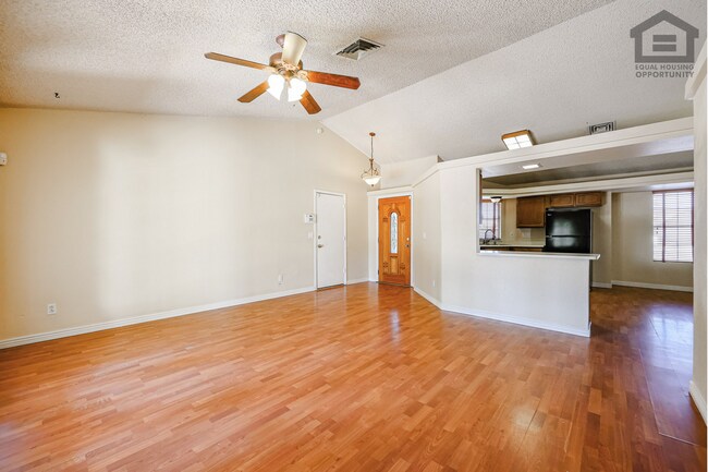 Building Photo - 5727 W Villa Maria Dr